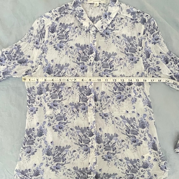 SOLD -Lightest floral button down top for summer - Picture 5 of 6